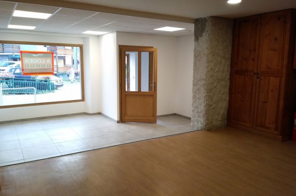 Local commercial en centre ville - Le Grand Massif - Location Moret