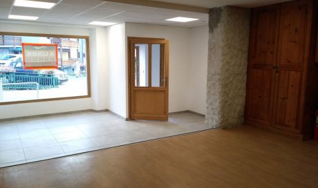 Local commercial en centre ville - Le Grand Massif - Location Moret