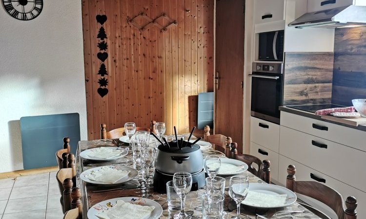 Location appartement 8 personnes : L'ancolie 65 m² - Les Carroz - Location Moret avec pièce principale, cuisine tout équipée 